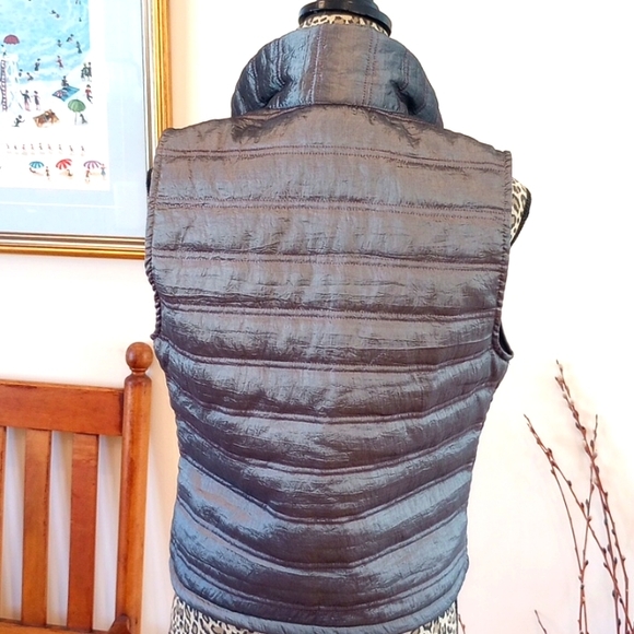 Wild, Ladies, Puffer Vest Size:M Color: Silver - Picture 3 of 9